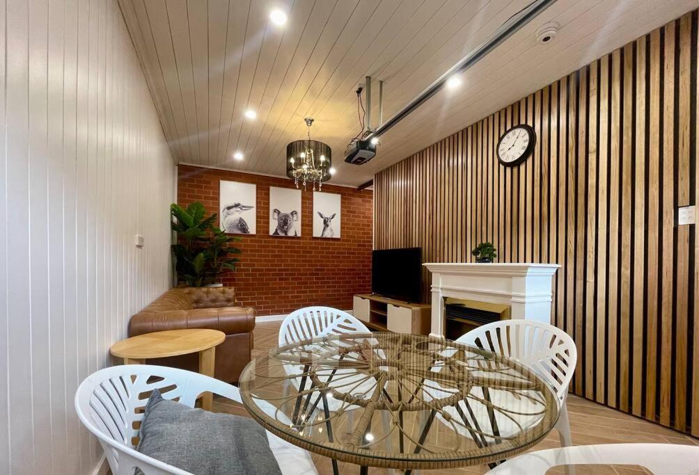 Lovely Brick Cottage With Amazing Water View Χόμπαρτ Εξωτερικό φωτογραφία