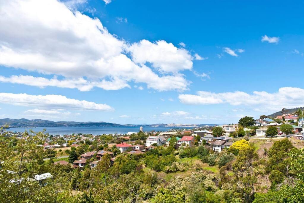 Lovely Brick Cottage With Amazing Water View Χόμπαρτ Εξωτερικό φωτογραφία